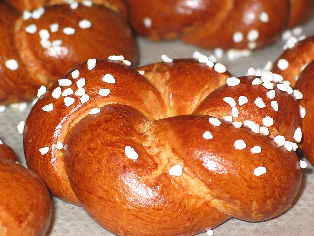 how to make pretzel bread
